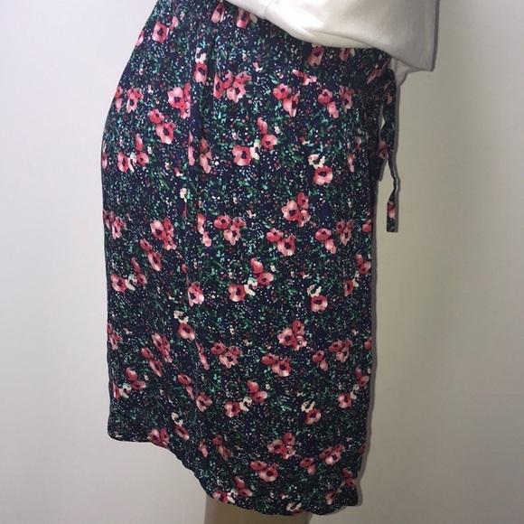 2x$18 West Loop Size L/XL Floral Pull Elastic Waistband Tie Waist Shorts New - Picture 2 of 5